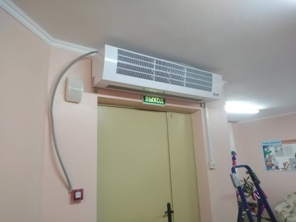 Монтаж тепловой завесы магазин